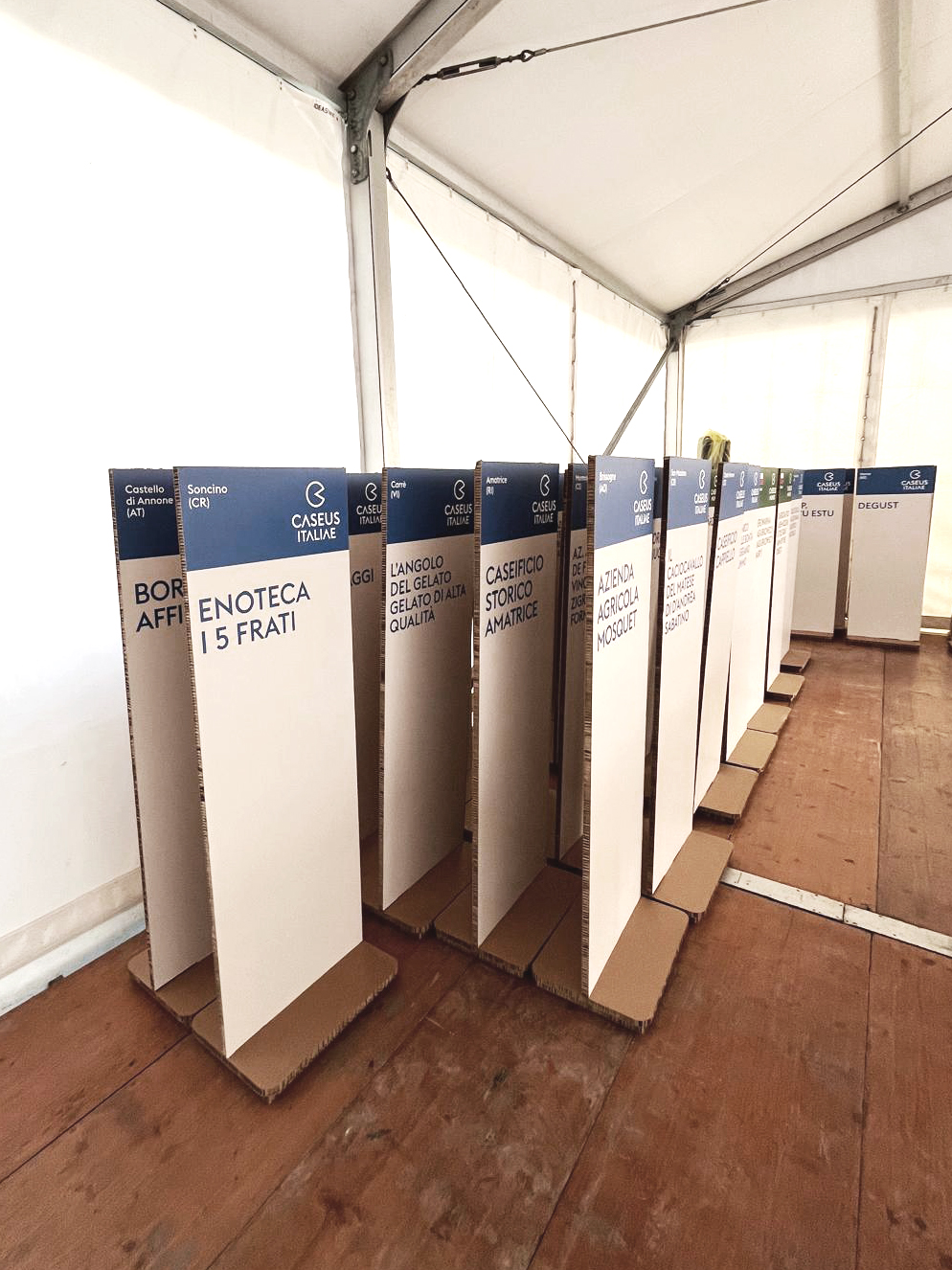 Totem ed espositori 8